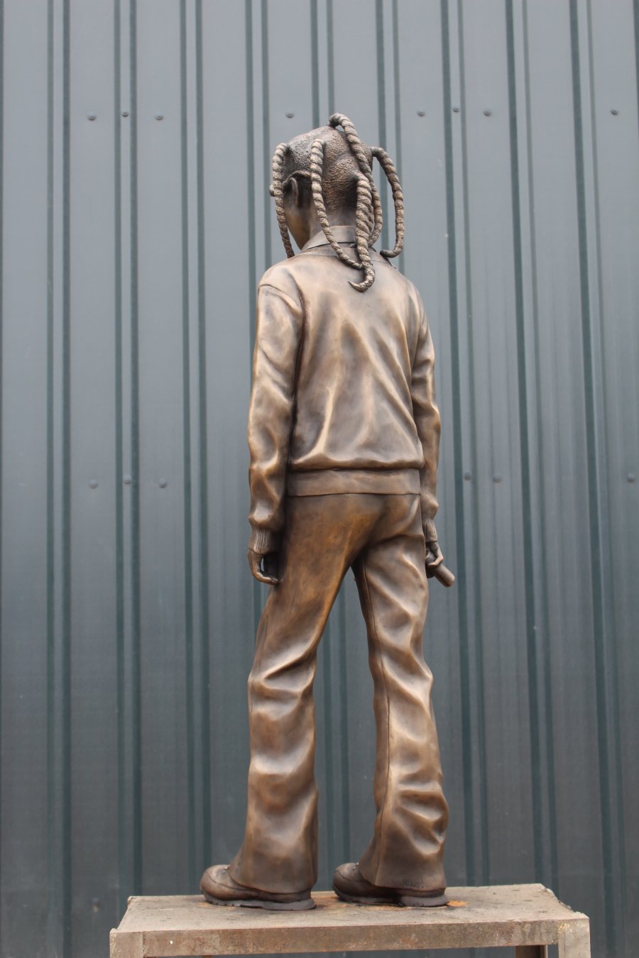 Back view of Ella Roberta Adoo-Kissi-Debrah bronze statue